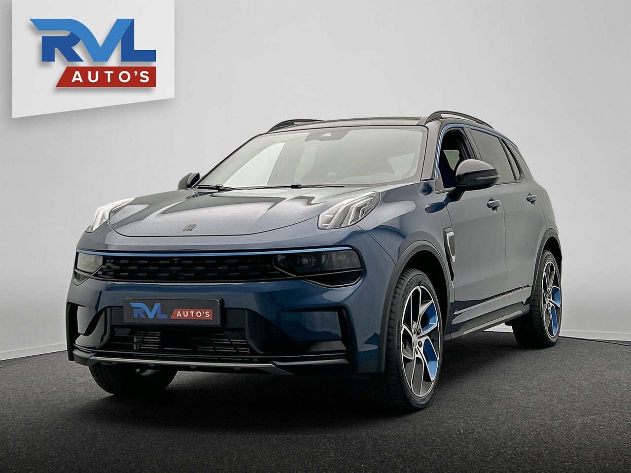 Lynk & Co 01 - 1.5 261PK Plug-in Hybrid *ZWARTE HEMEL* 360° Camera Pano/dak Apple/Carplay Adaptive/Cruise - AutoWereld.nl