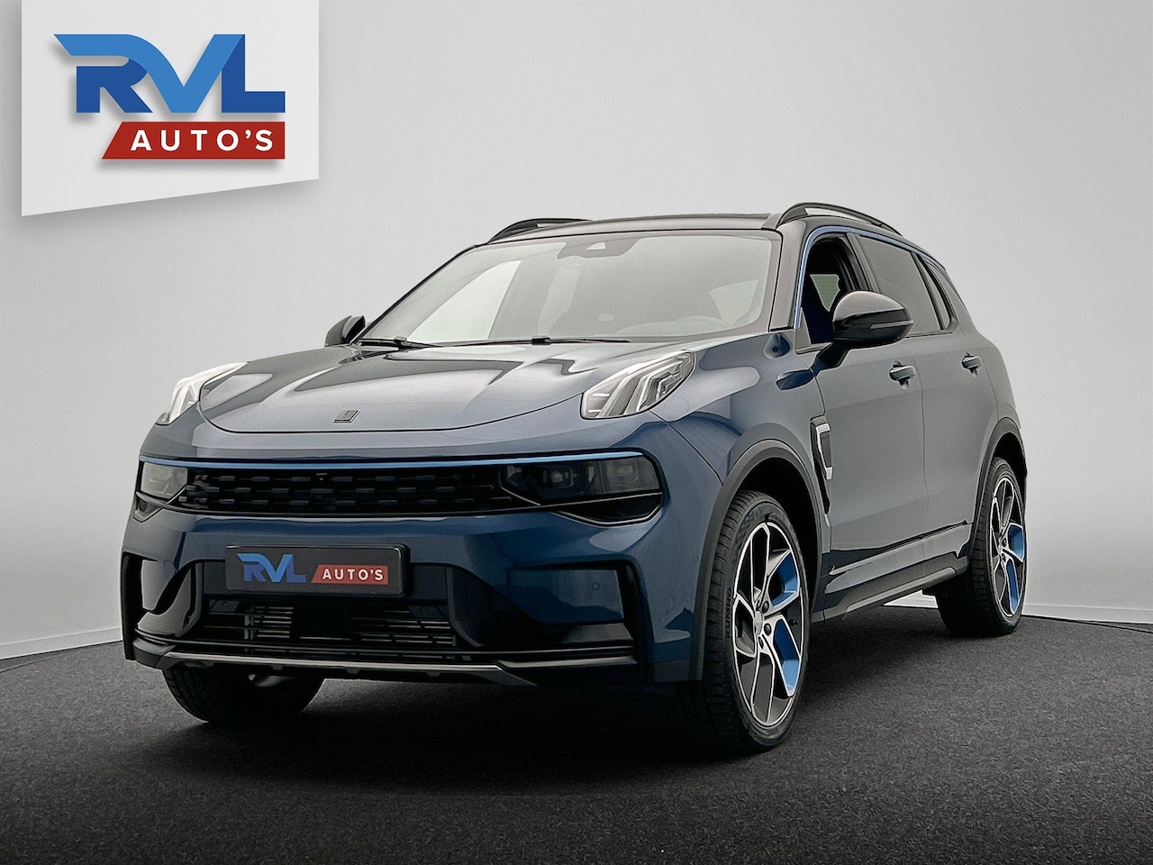 Lynk & Co 01 - 1.5 261PK Plug-in Hybrid *ZWARTE HEMEL* 360° Camera Pano/dak Apple/Carplay Adaptive/Cruise - AutoWereld.nl
