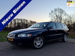 Volvo V70 - 2.4 Edition Classic Automaat | Leder | Stoelverwarming | Clima | Trekhaak | Xenon | 16" Ve