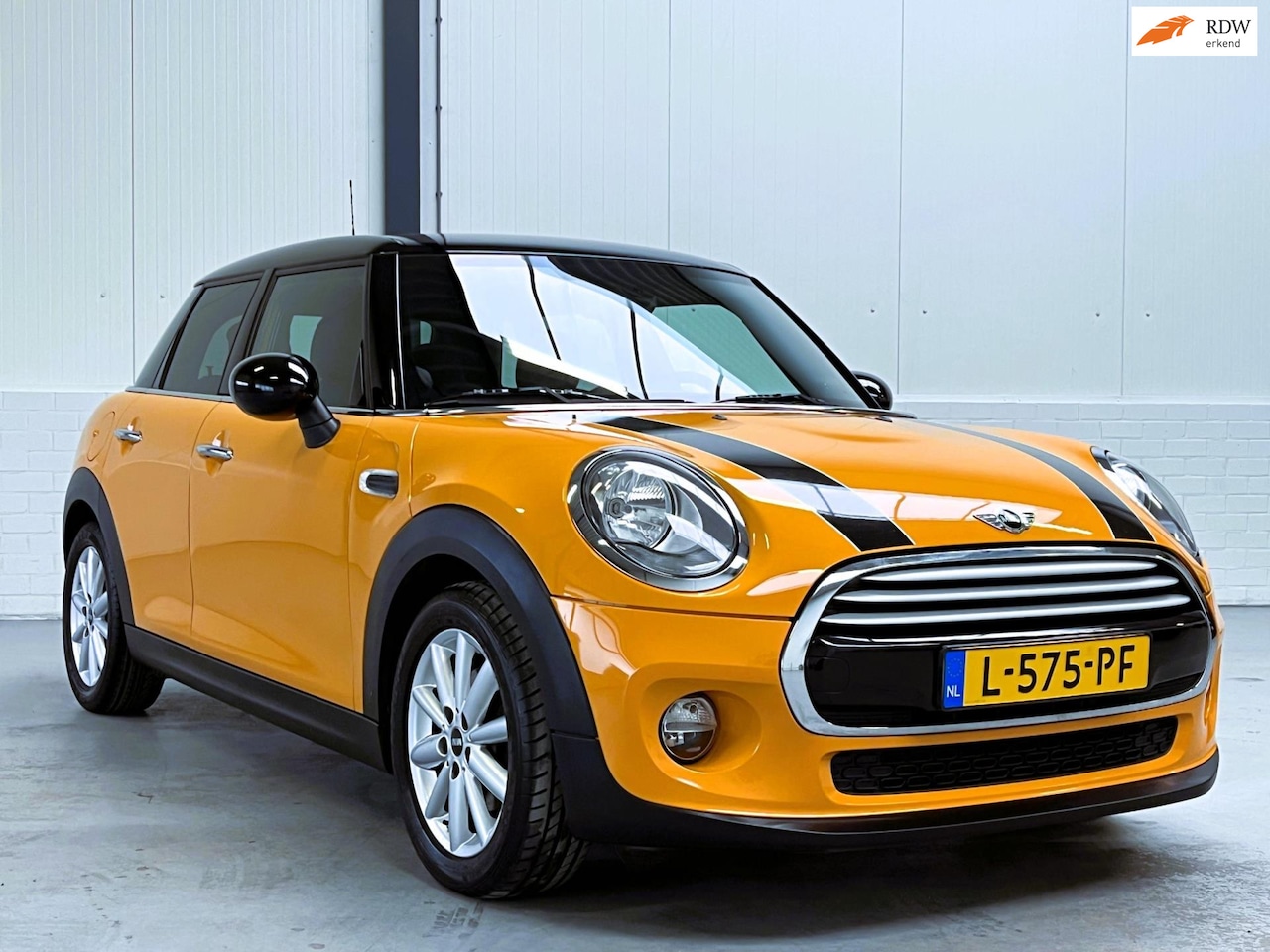 MINI Cooper - Mini 1.5 Chili Serious Business Navi|H&K|Dealer O.H. - AutoWereld.nl