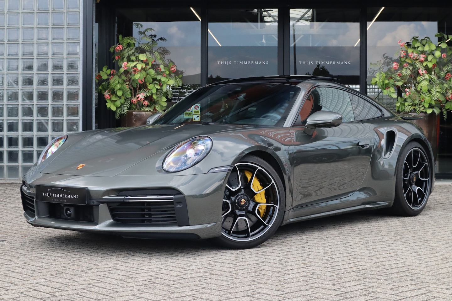 Porsche 911 - Turbo S | Keramisch, Burmester High End, Lift, Sportuitlaat, Sport Chrono, Drive Assist, P - AutoWereld.nl