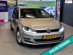 Volkswagen Golf - 1.2 TSI XENON LED PDC Stoelverwarming Garantie