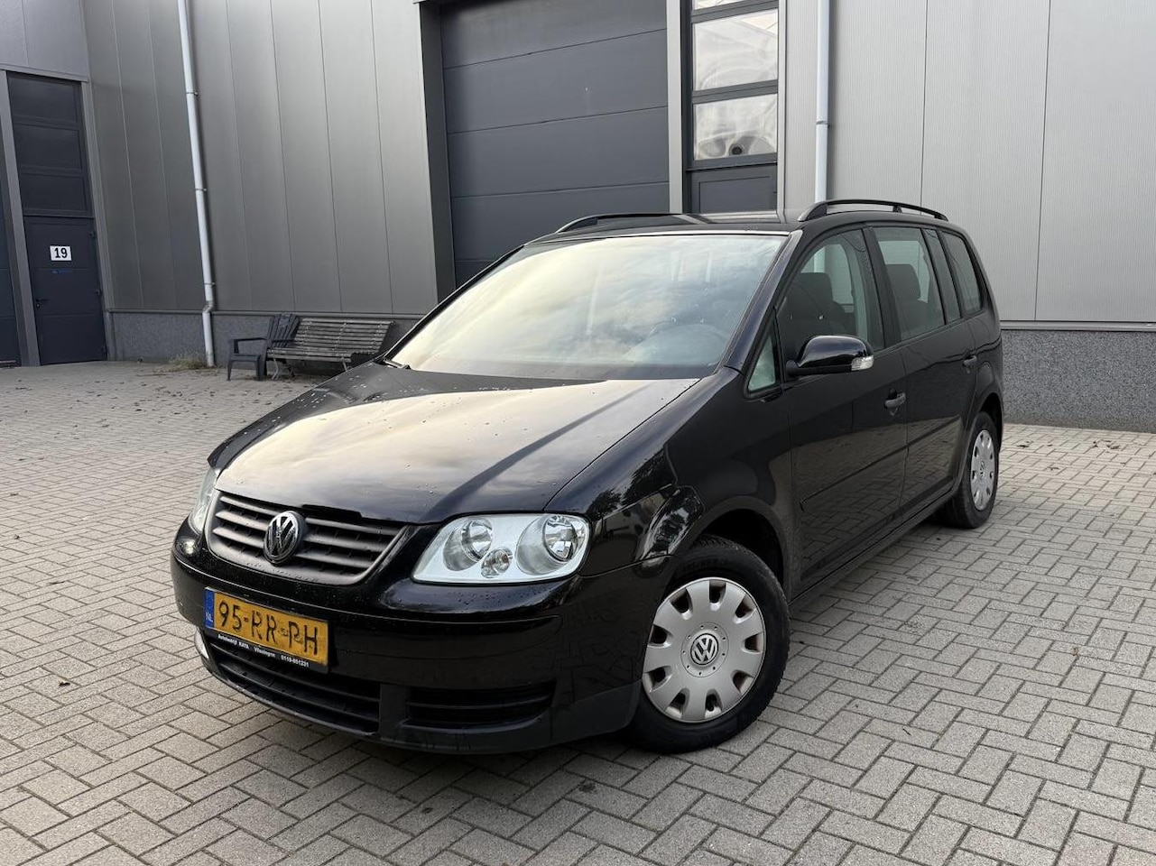 Volkswagen Touran - 1.6 Business Airco/Cruise - AutoWereld.nl