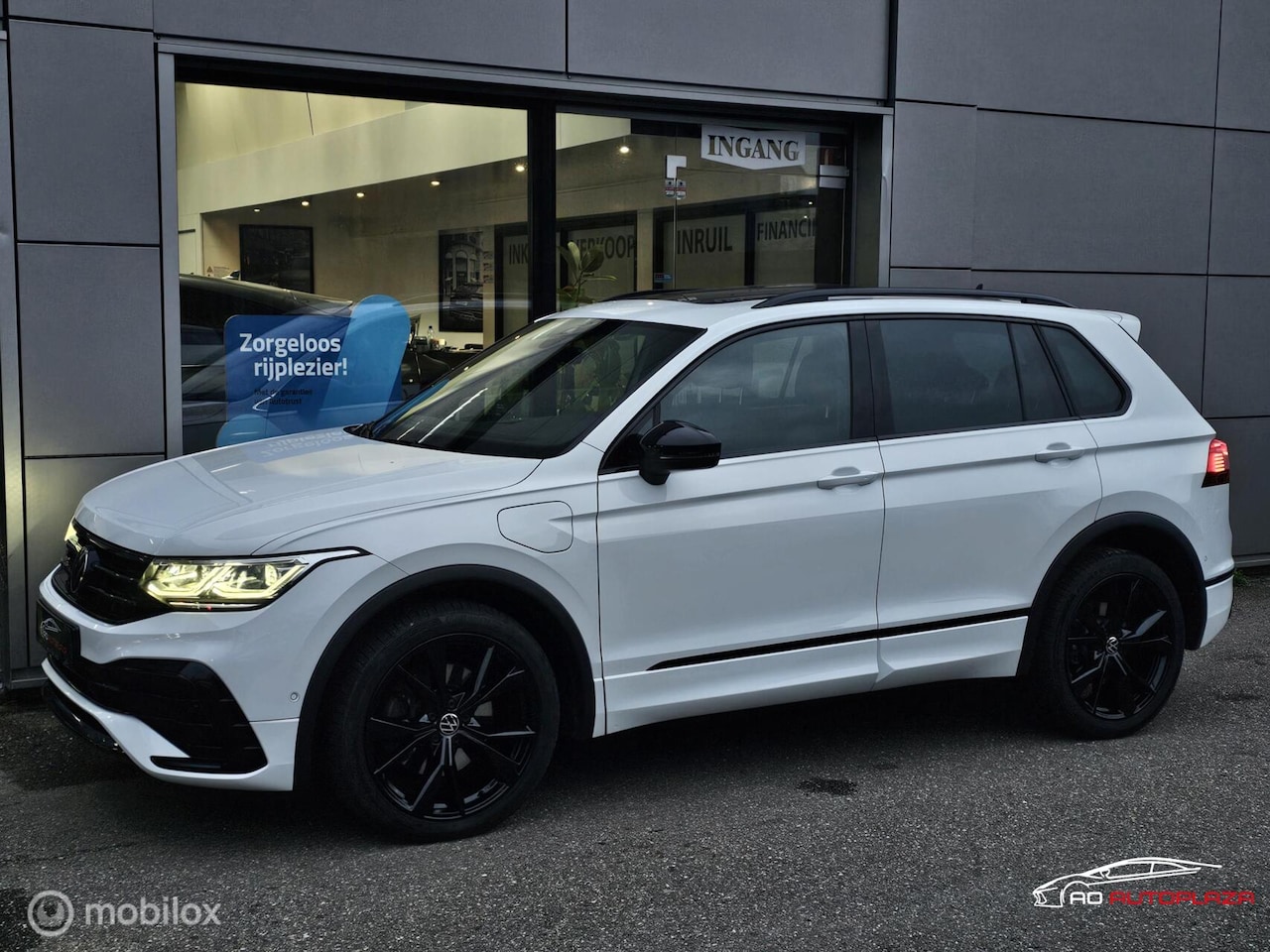 Volkswagen Tiguan - 1.4 TSI eHybrid 3x R-line Panorama/Keyless/Black style - AutoWereld.nl