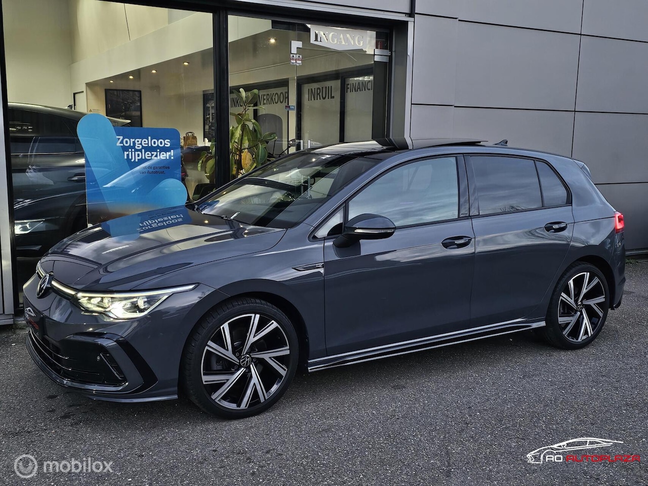 Volkswagen Golf - 1.5 eTSI R-Line Panorama/H&K/HUD/IQ Light/Camera - AutoWereld.nl