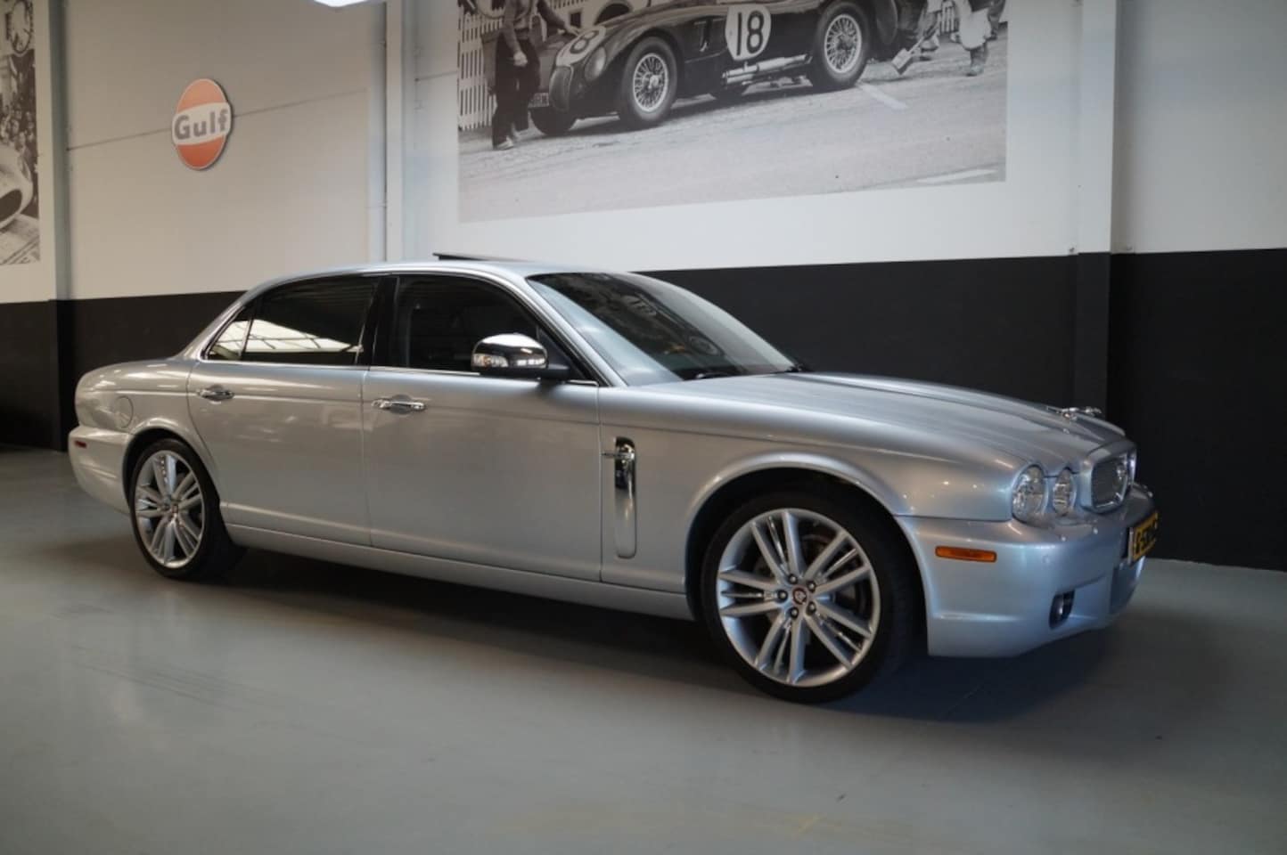 Jaguar XJ - Van Den Plas LWB Dutch registration (2007) - AutoWereld.nl