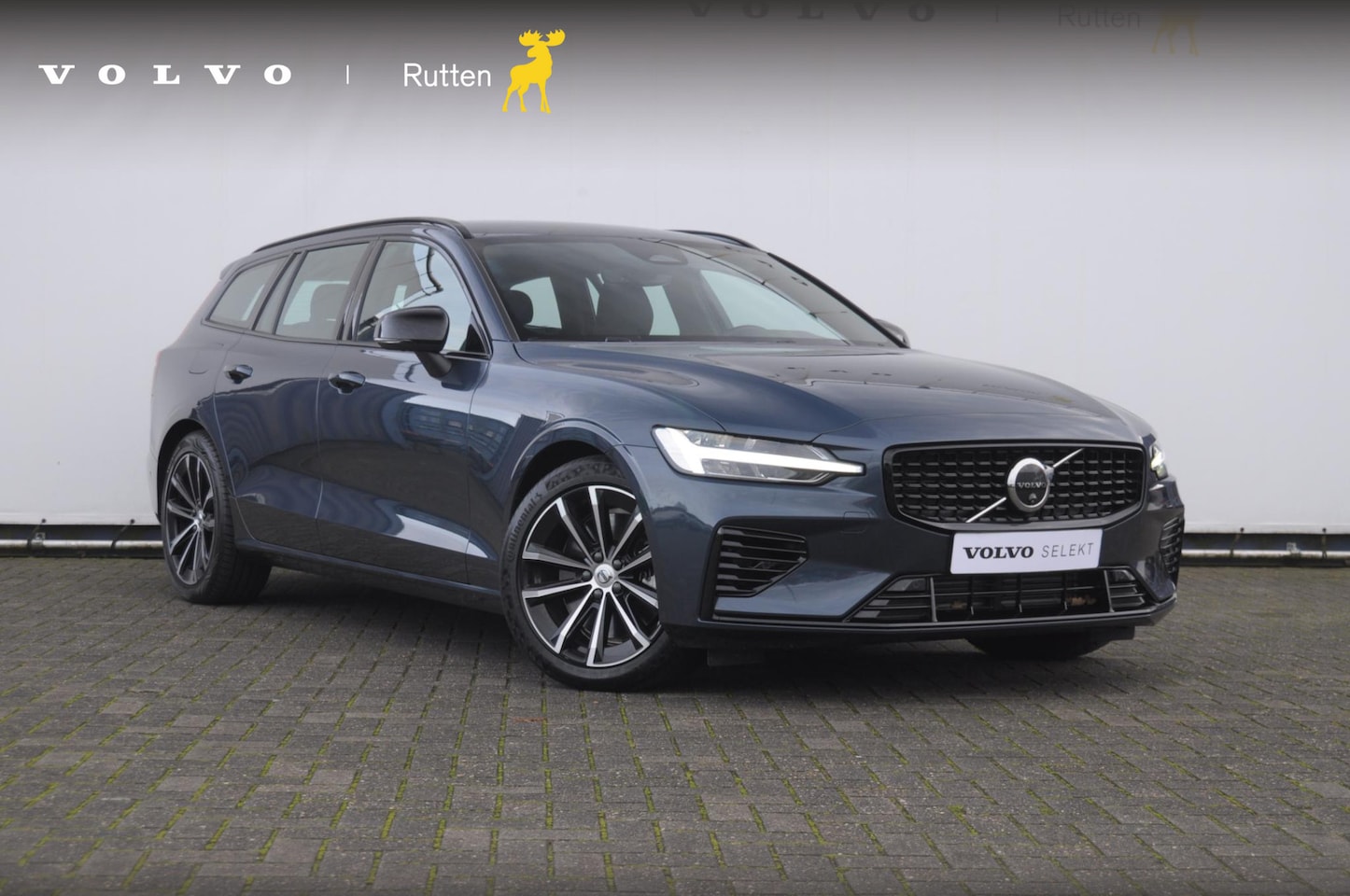 Volvo V60 - T6 350PK Automaat AWD Plus Dark / Adaptive cruise control / Elektrische stoelen / Harman K - AutoWereld.nl