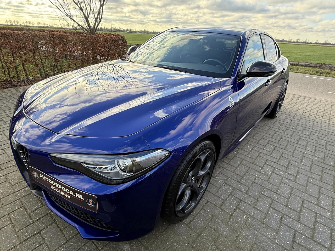 Alfa Romeo Giulia - 2.0 T Veloce 280 PK / ACHTERWIELAANDRIJVING en LSD!! Topstaat!! Blu Anodizzato!! - AutoWereld.nl