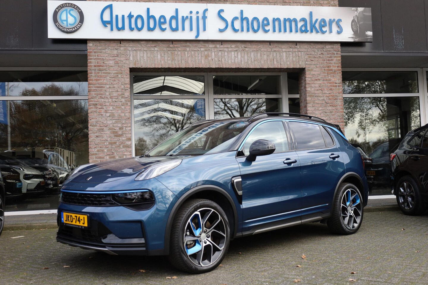 Lynk & Co 01 - 1.5 261PK! 6.6Kwh LADEN! 360-CAMERA PANO/SCHUIF INFINITY DAB NAVI CARPLAY CAMERA STOELVERW - AutoWereld.nl