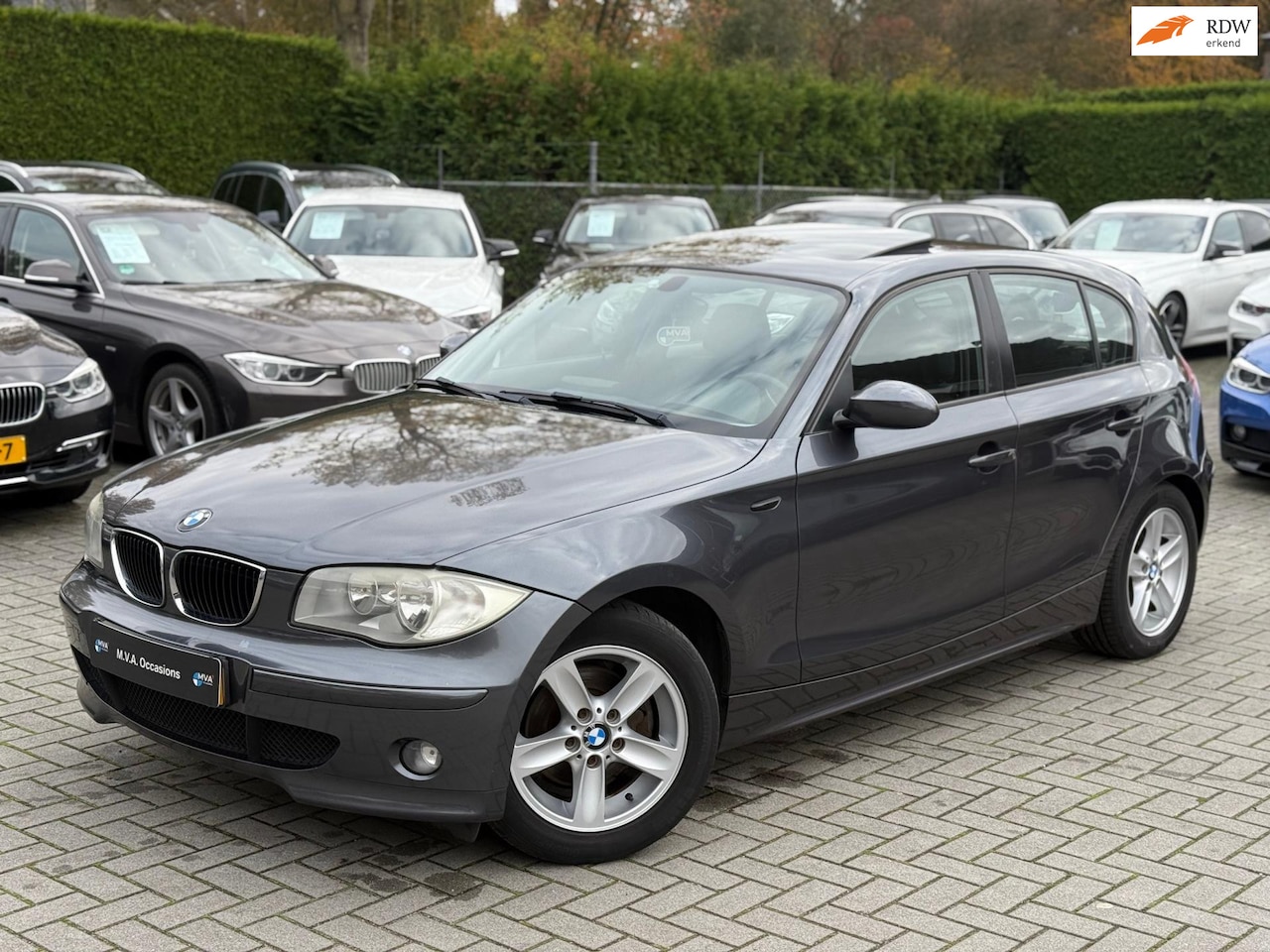 BMW 1-serie - 120i Executive|Automaat|Trekhaak|Climate control|Dakje|Stoelverwarming.. - AutoWereld.nl