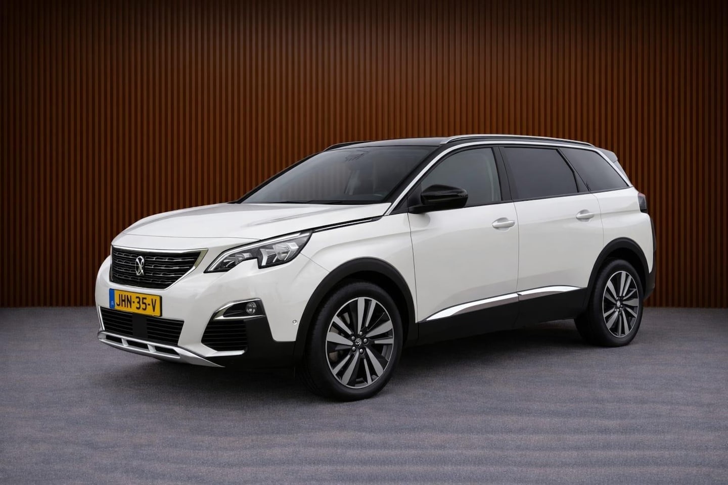 Peugeot 5008 - 1.2 PureTech Allure Aut8 7P Pano - AutoWereld.nl