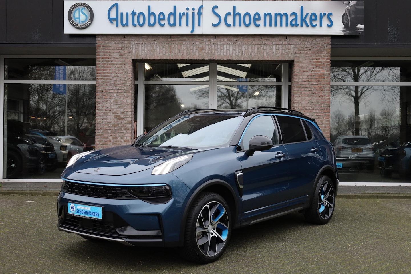 Lynk & Co 01 - 1.5 MY23! ZWARTE-HEMEL ROLHOES MY23 360-CAMERA PANO/SCHUIF INFINITY DAB NAVI CARPLAY STOEL - AutoWereld.nl