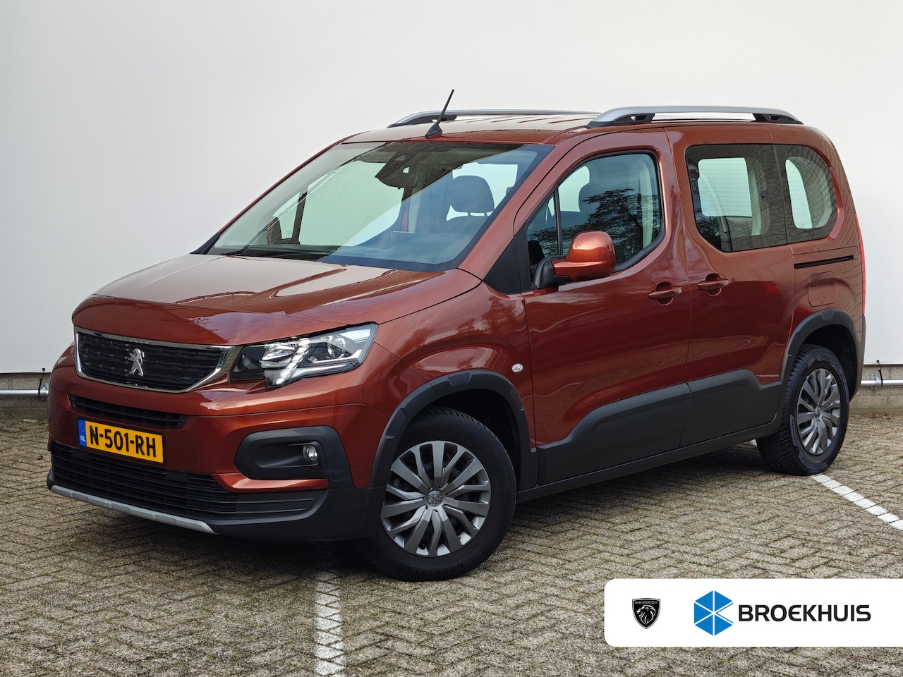 Peugeot Rifter - 1.2 Puretech Allure | Achterbank in delen neerklapbaar | Airco (automatisch) | Apple Carpl - AutoWereld.nl