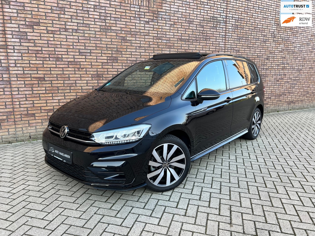 Volkswagen Touran - 1.5 TSI 3 x R-line 7p Pano-keyless-V-cockpit-CAM-ACC - AutoWereld.nl
