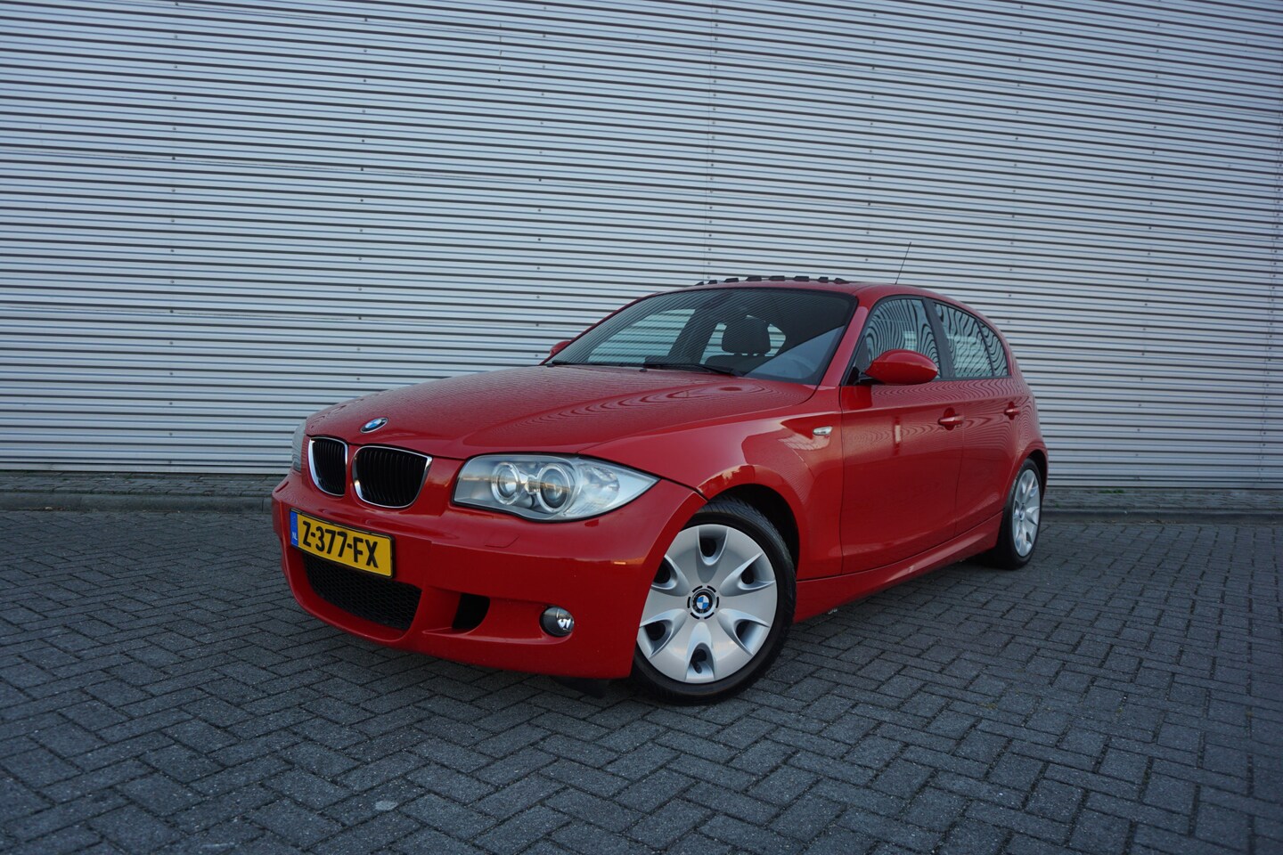 BMW 1-serie - 120i Executive AUTOMAAT - Climate / Navi / Pano / Cruise / Parkeers. / Elektr. ramen / - AutoWereld.nl