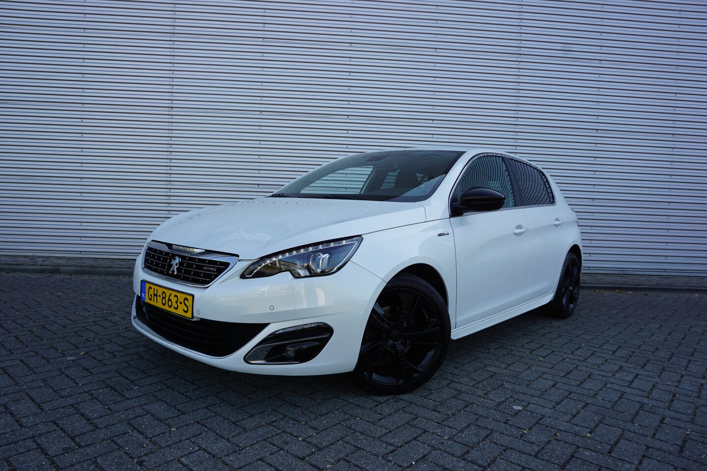 Peugeot 308 - 1.2 PureTech GT-line AUTOMAAT Climate / Navi / Cruise / Elektr. ramen / Parkeers. / NAP - AutoWereld.nl