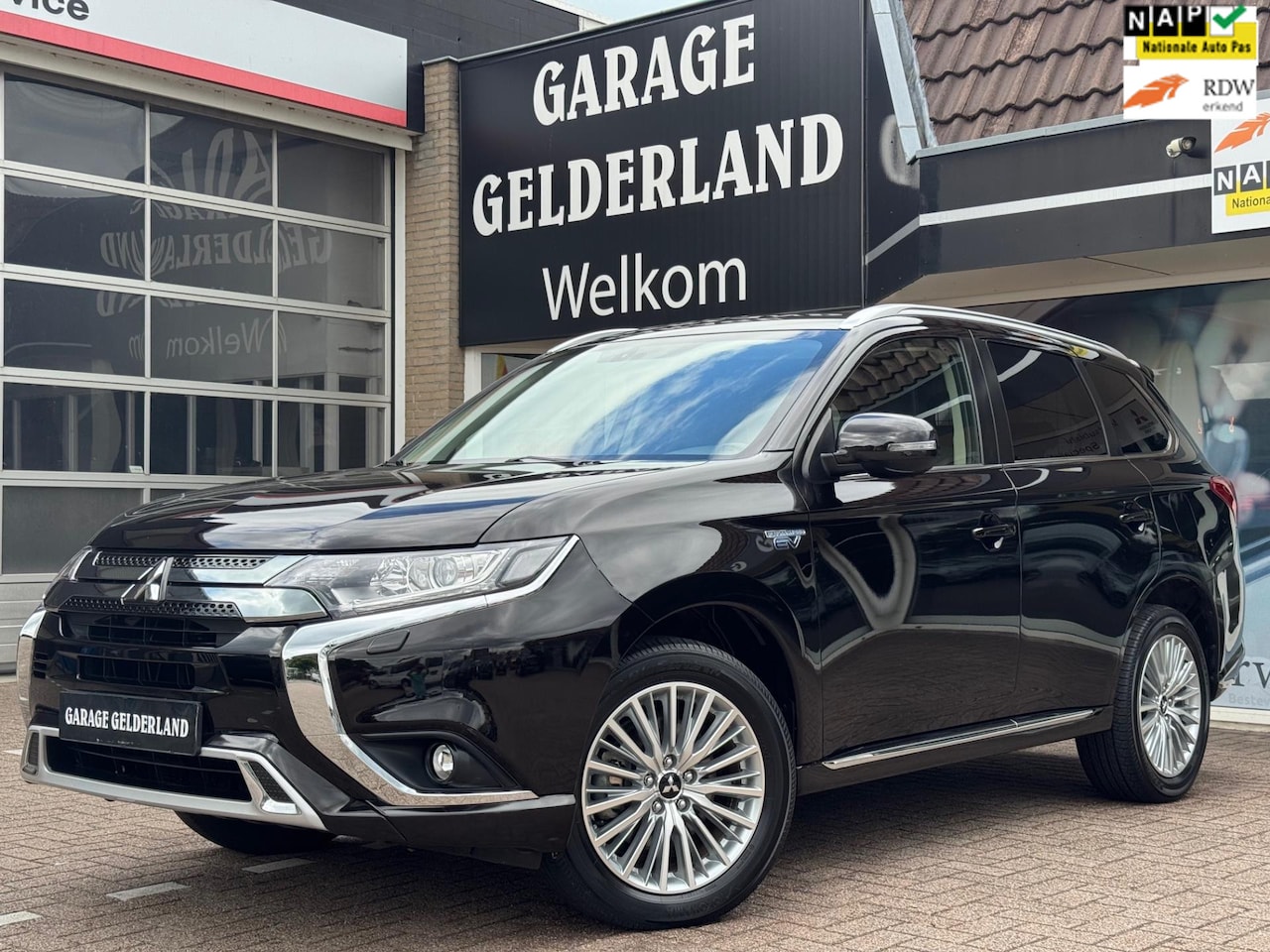 Mitsubishi Outlander - 2.4 PHEV Intense+ | Volleder | Xenon | Camera | Cruise | Climate | Pdc | Isofix | Full-opt - AutoWereld.nl