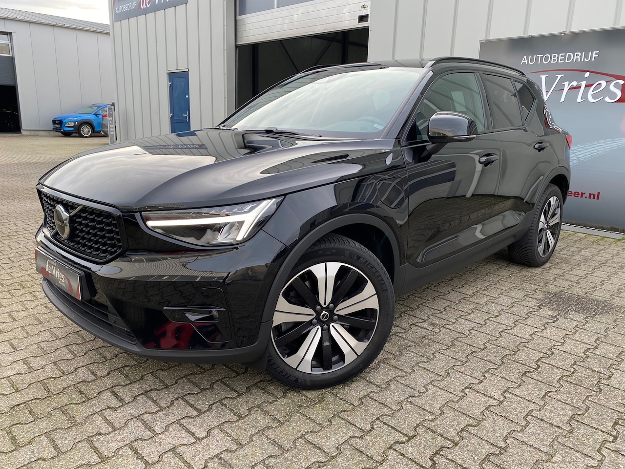 Volvo XC40 - 1.5 T4 Plug-in hybrid Ultimate Dark / Pano / Stoel en Stuurverw. / Navi / Keyless - AutoWereld.nl