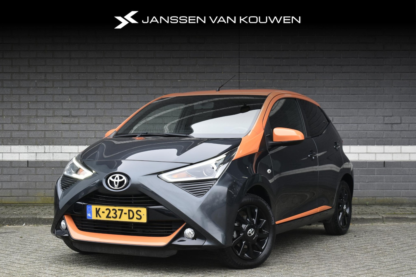 Toyota Aygo - 1.0 VVT-i x-JBL / Carplay / Camera / 15"LM Velgen - AutoWereld.nl
