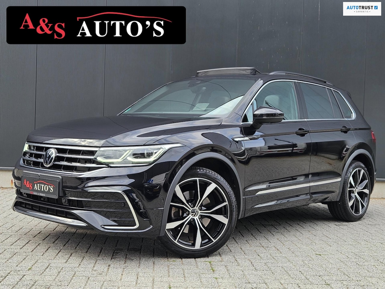 Volkswagen Tiguan - 2.0 TSI 4Motion 190pk 3x R line Panodak Acc 360camera Matrix Memory Elektr kofferbak Sfeer - AutoWereld.nl