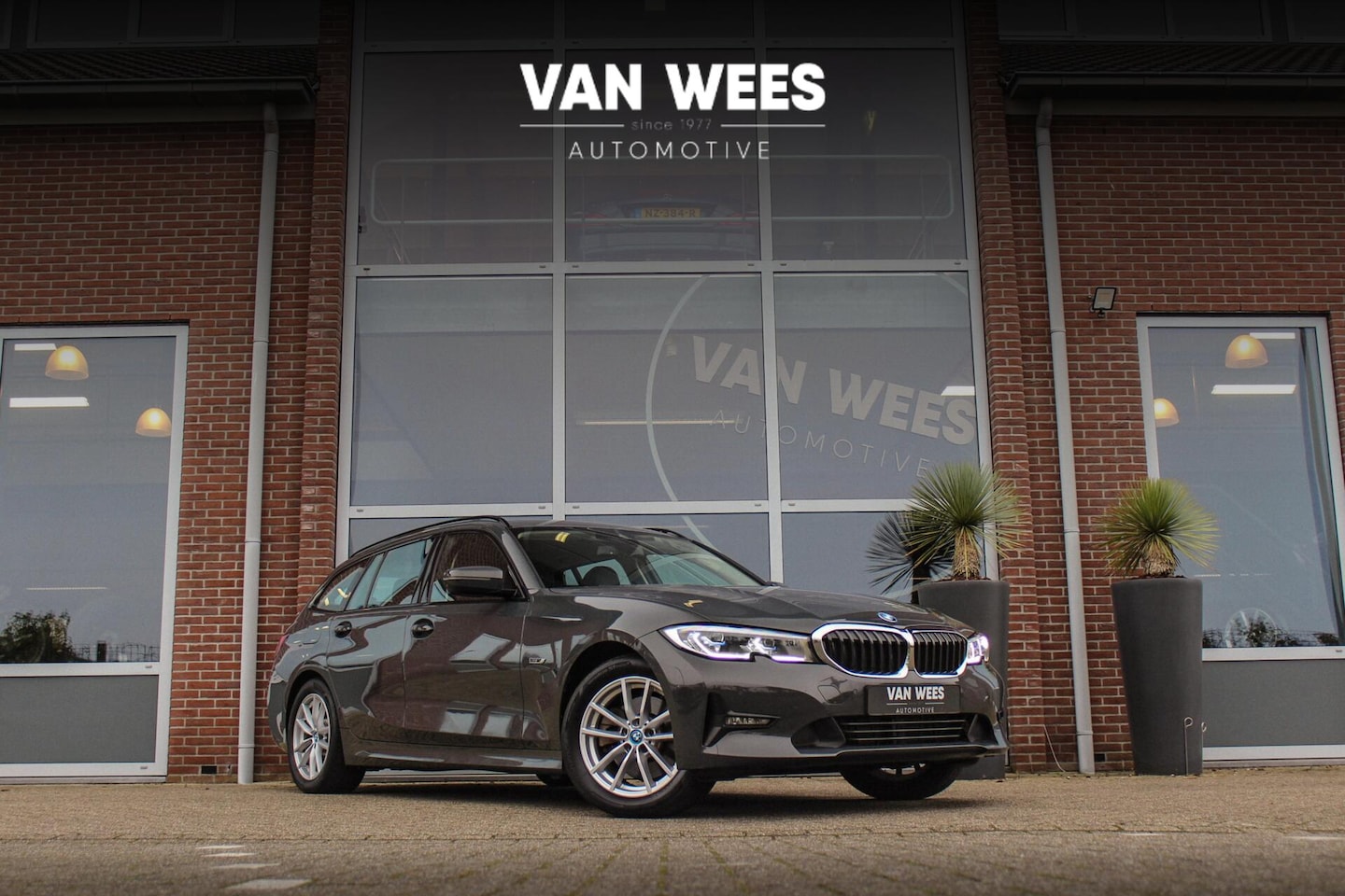 BMW 3-serie Touring - 320e High Executive | NL auto | BTW auto | Laser LED | Carplay | Sportstoelen | Sportstuur - AutoWereld.nl