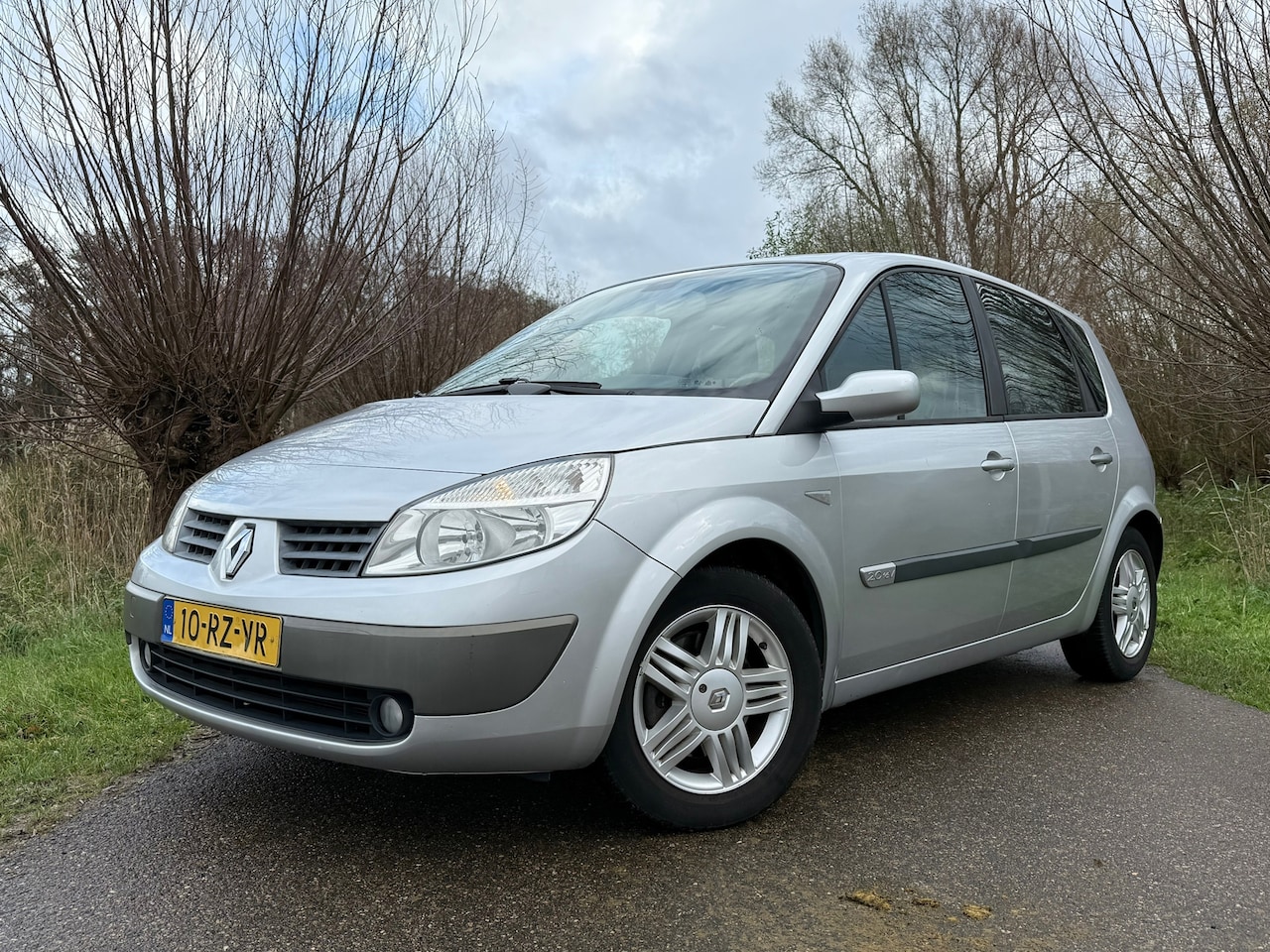 Renault Scénic - 2.0-16V Tech Line Clima Half-Leder Nieuwe APK 6 Versnellingen Trekhaak 16" Velgen PDC Crui - AutoWereld.nl