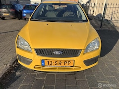 Ford Focus Wagon - 1.6-16V Ambiente