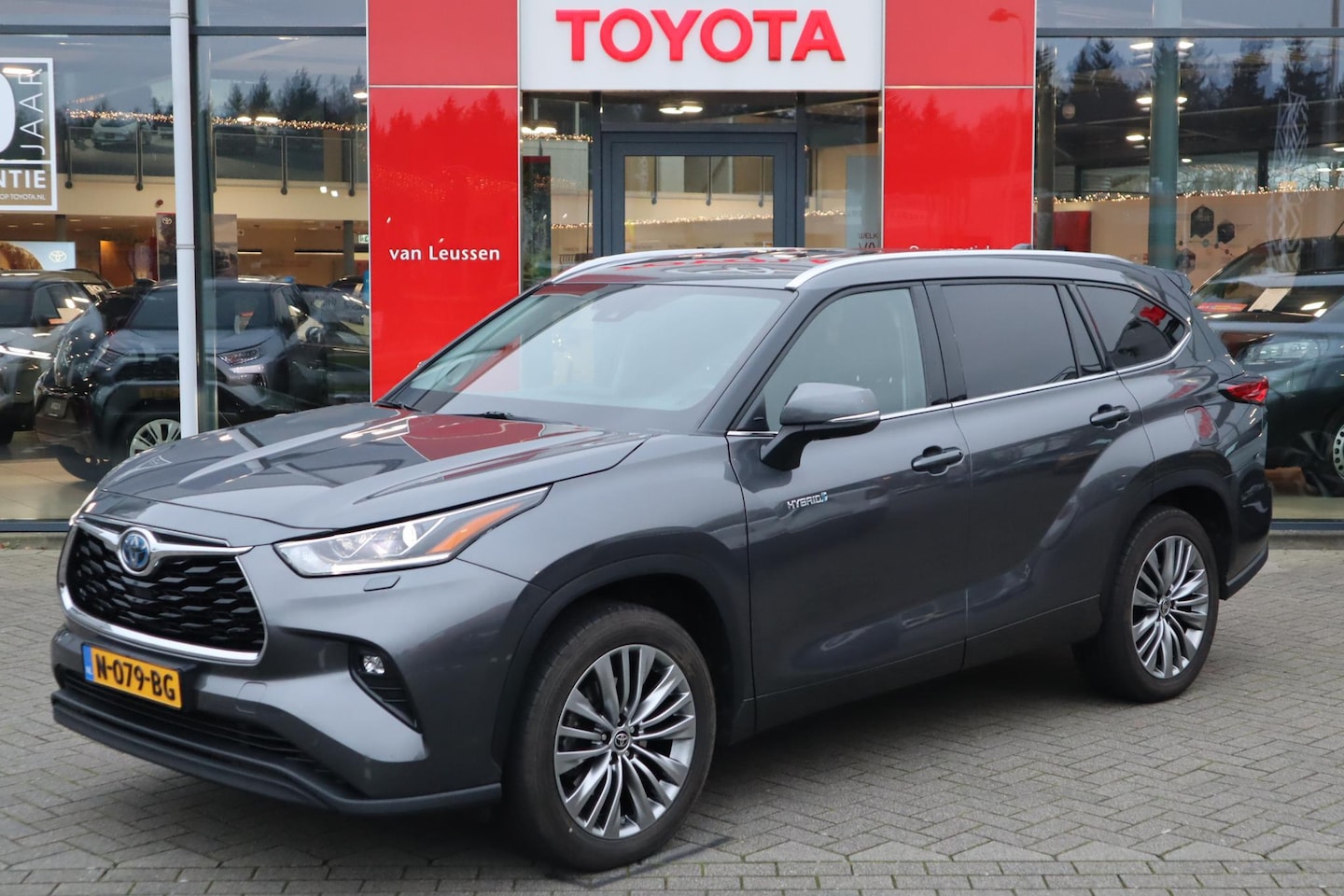 Toyota Highlander - 2.5 AWD HYBRID EXECUTIVE JBL-AUDIO MEMORY-SEAT LEDER AFN-TREKHAAK STOEL/STUURVERW. BLIND-S - AutoWereld.nl
