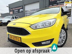 Ford Focus Wagon - 1.5 TDCI Lease Edition 6 bak met trekhaak en parkeersensoren en navigatie en bluetooth tel