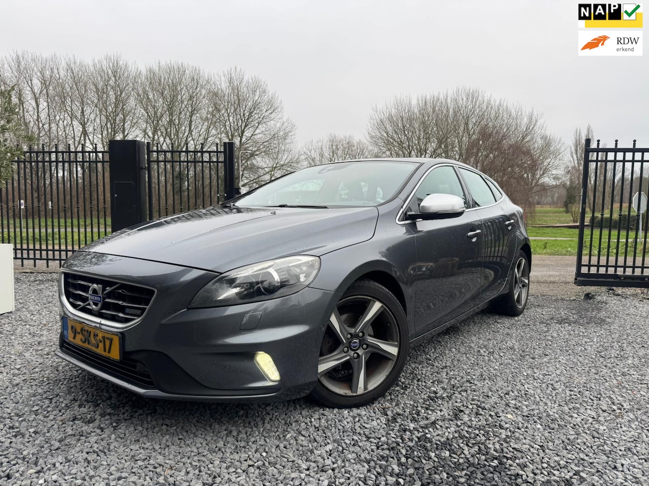 Volvo V40 - 1.6 D2 R-Design /Camera / Leer / Nap / - AutoWereld.nl