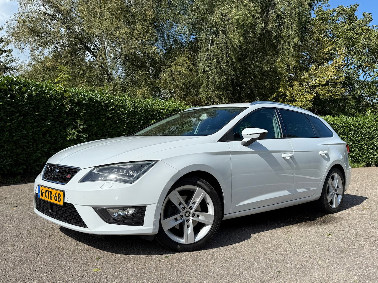 SEAT Leon ST - 1.4 TSI ACT FR Dynamic Automaat | Panoramadak | Leder/Alcantara | Navi | 17" Velgen | Stoe - AutoWereld.nl