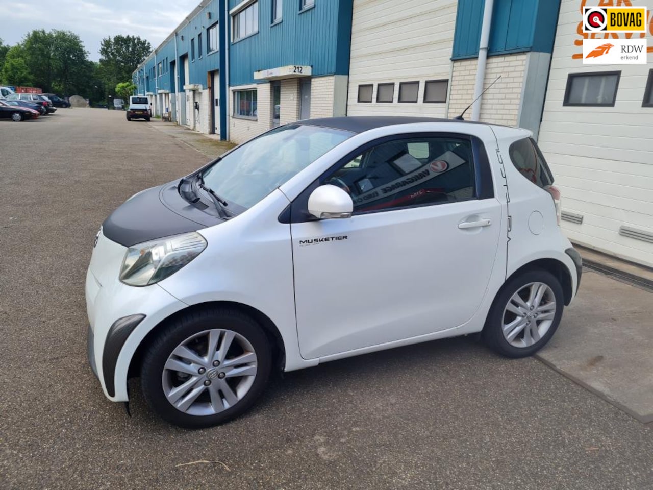 Toyota iQ - 1.0 VVTi SPECIAL EDITION met AIRCO, !!! IN PRIJS VERLAAGD !!!!, zeer compleet uitgevoerd - AutoWereld.nl