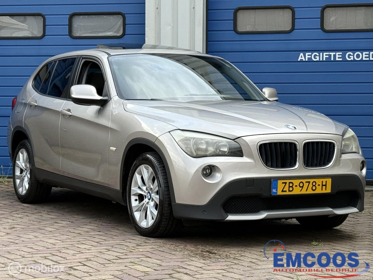 BMW X1 - sDrive18i * Airco * Panoramadak * PDC V+ A * - AutoWereld.nl