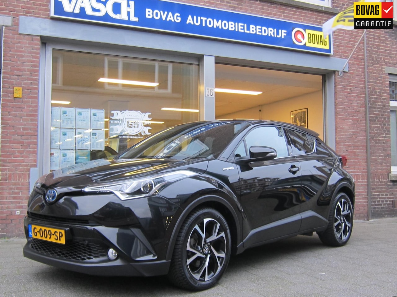 Toyota C-HR - 1.8 Hybrid Style All Season Rijklaar Bovaggarantie - AutoWereld.nl