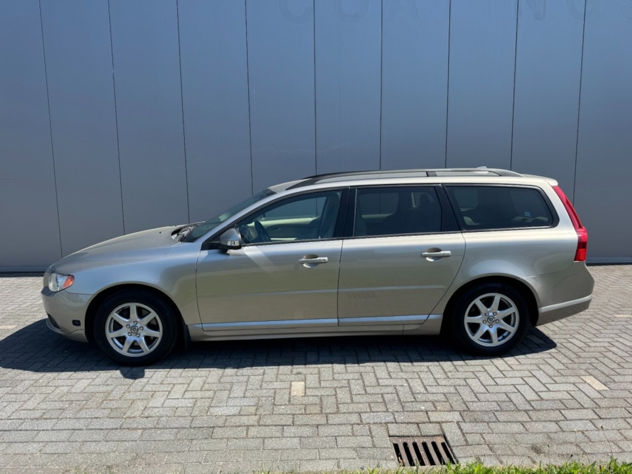Volvo V70 - 2.5T Automaat 147kW - AutoWereld.nl