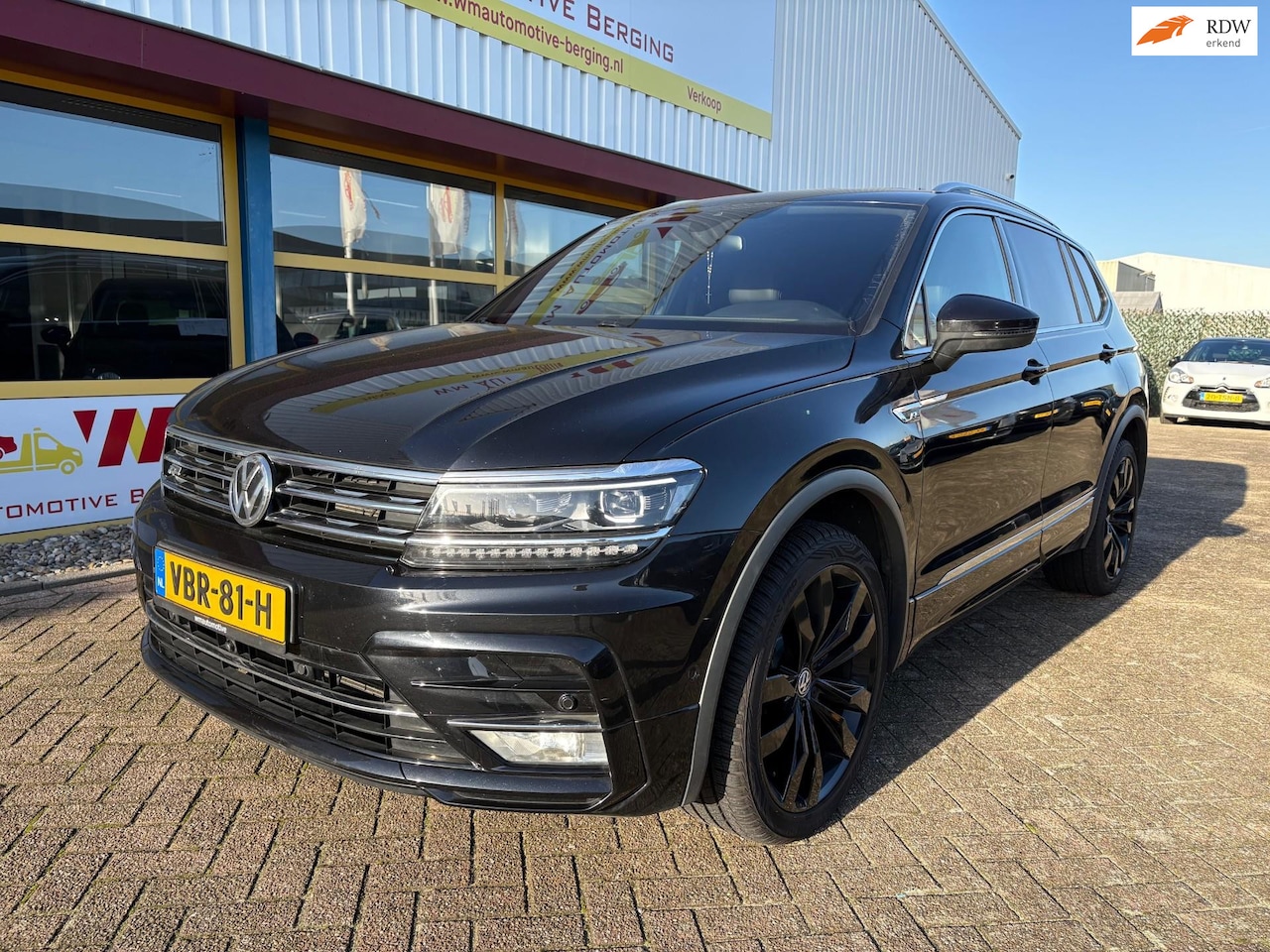 Volkswagen Tiguan - 2.0 TDI R-LINE DSG 240 PK LEDER CAMERA - AutoWereld.nl