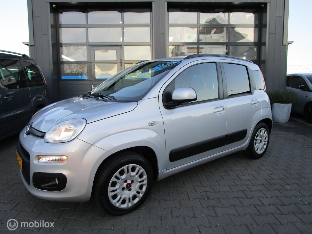 Fiat Panda - 0.9 TwinAir Lounge Automaat 61dkm Trekhaak Bluetooth - AutoWereld.nl