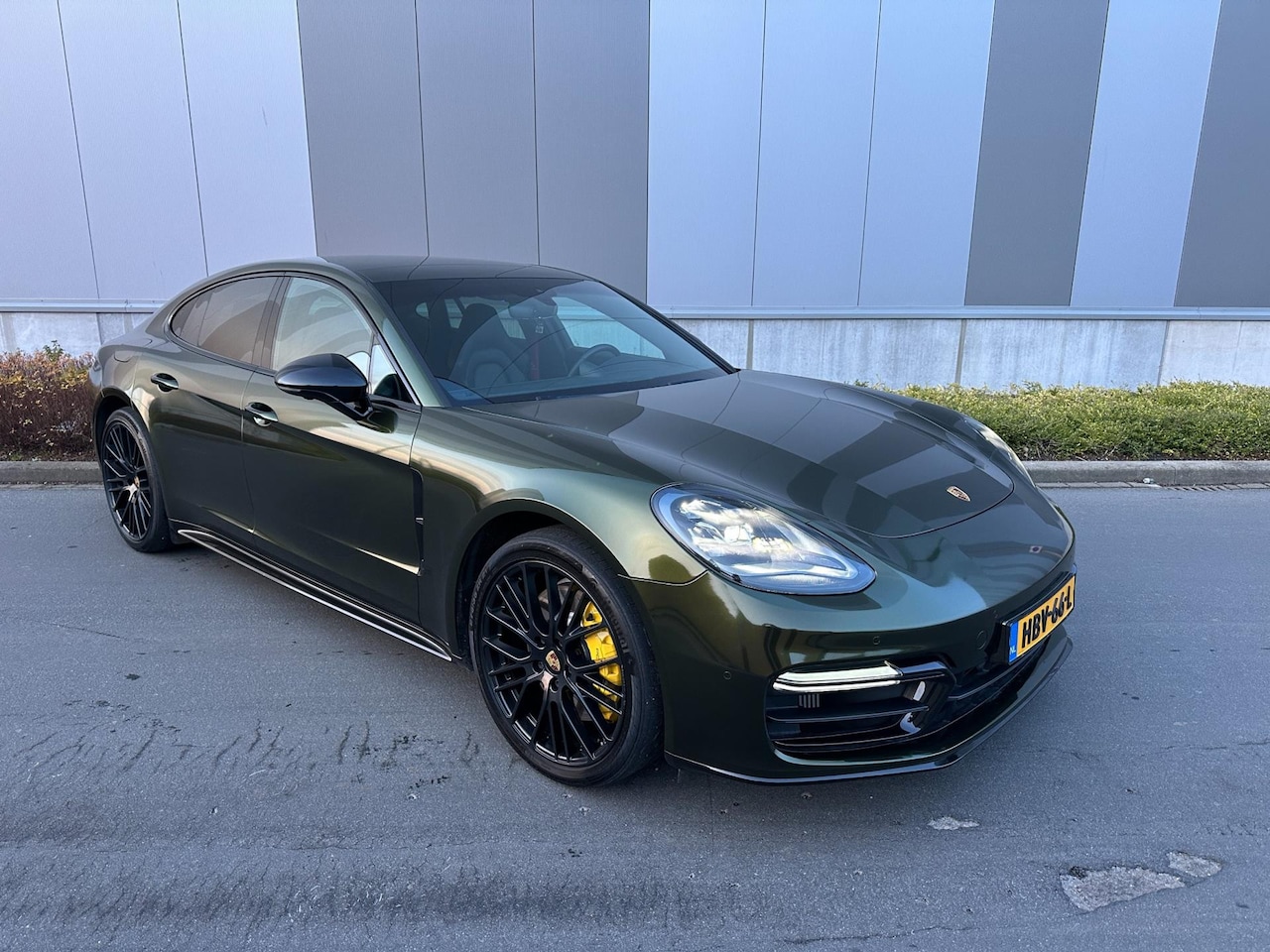 Porsche Panamera - 2.9 4 E-Hybrid Origineel Zwart olijfgroene wrap / Luchtvering / Panoramadak - AutoWereld.nl