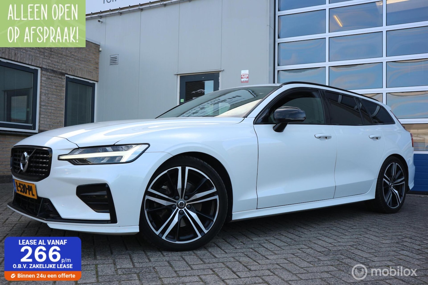 Volvo V60 - 2.0 B4 R-Design 1-STE EIGENAAR/PANORAMADAK/LED/NAP - AutoWereld.nl