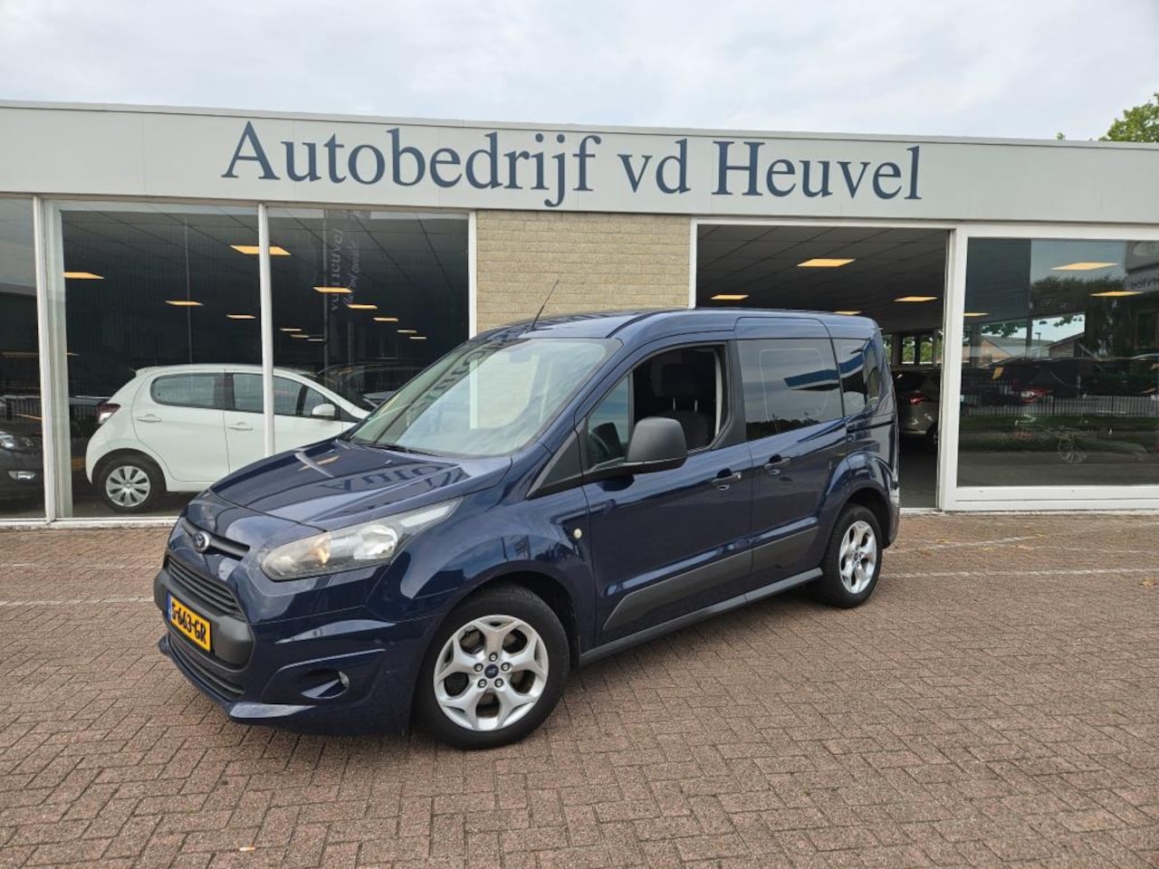 Ford Tourneo Connect - 5 persoons *trekhaak*PDC*voorruit verw.*Cruise Control* RIJKLAAR PRIJS - AutoWereld.nl