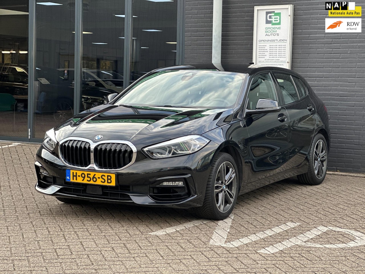 BMW 1-serie - 118i Executive Edition/1STE EIG/NAVI/CARPLAY/LED/NL AUTO NAP!! - AutoWereld.nl