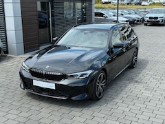 BMW 3-serie Touring - 320d xDrive M-SPORT * LED, NAVI+, LEDER, PANORAMA, H&K, HuD, TREKH, 19-inch LMV * 1e EIG