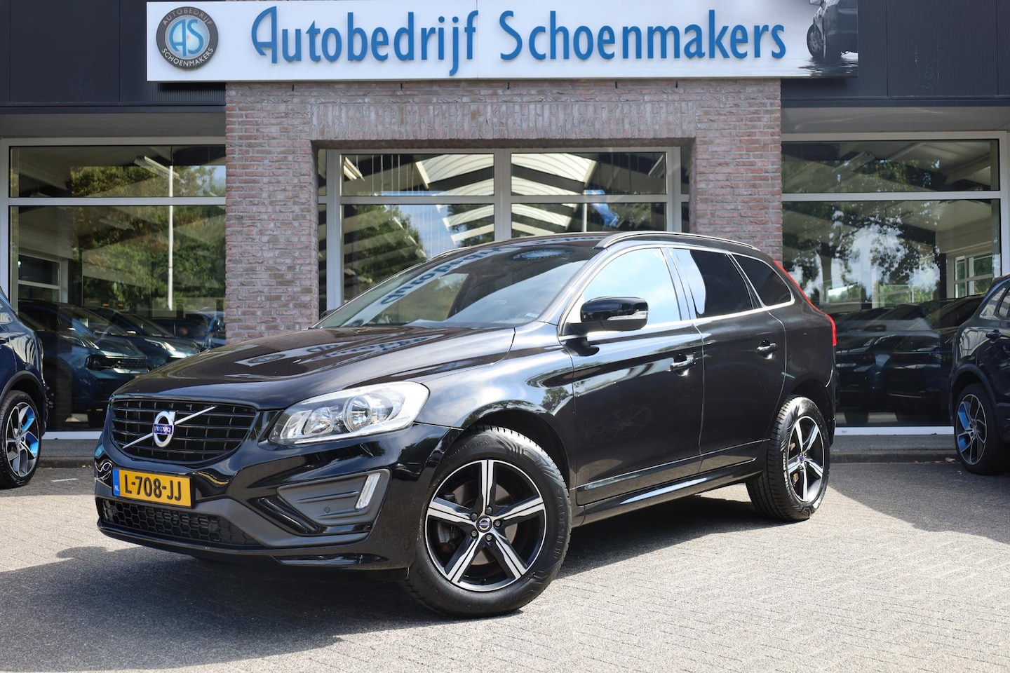 Volvo XC60 - 2.0 D4 FWD R-Design TREKHAAK HALF-LEER STOELVERW. ELEC.ACHTERKLEP/SPIEGELS CRUISE CLIMA 2X - AutoWereld.nl