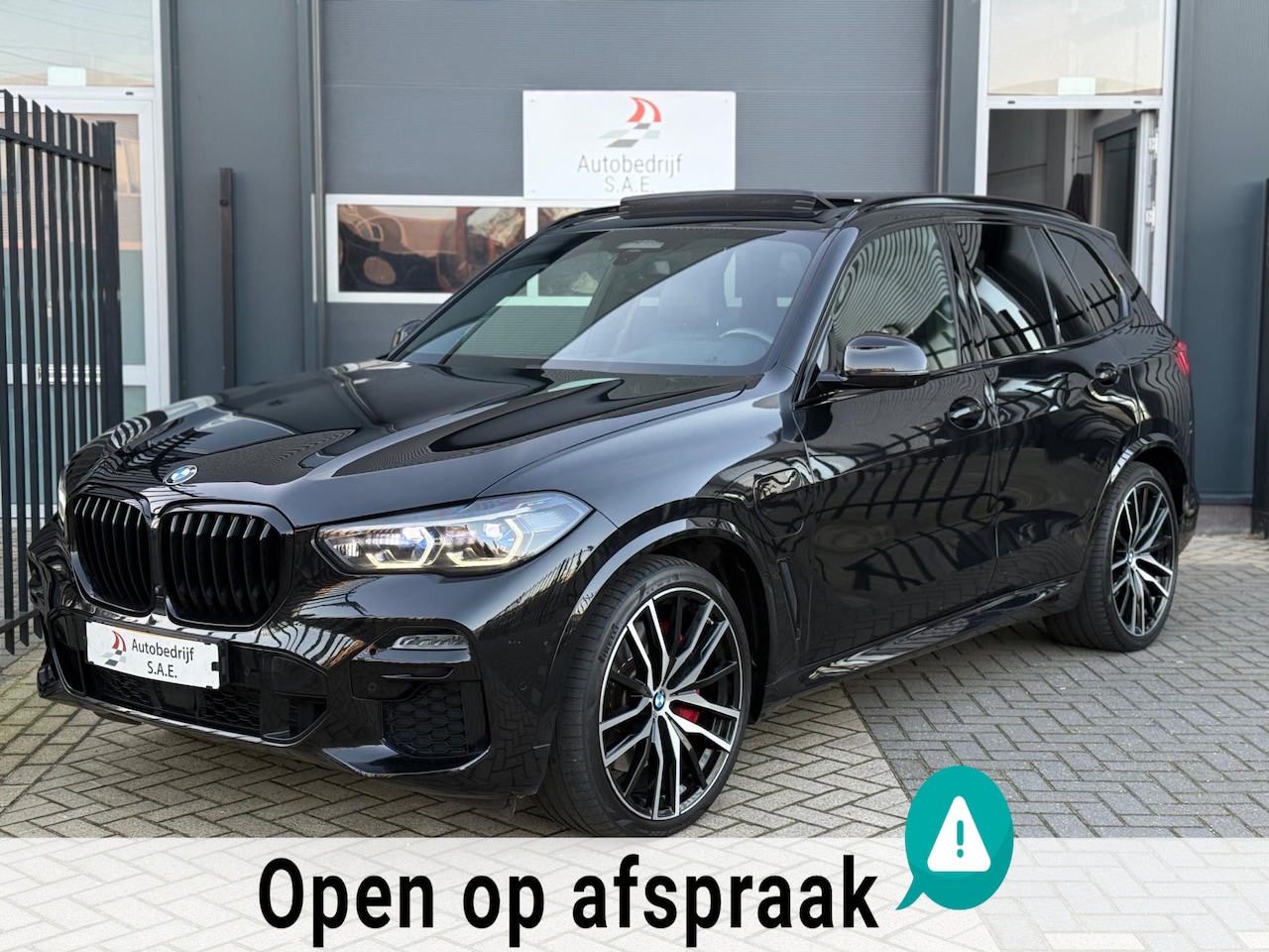 BMW X5 - XDrive45e M-Sport PANO HUD BOWERS & WILKENS SOFTCLOSE TREKHAAK !! - AutoWereld.nl