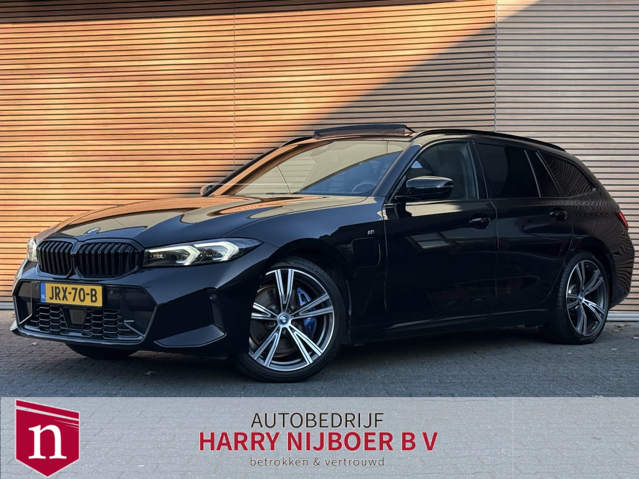 BMW 3-serie Touring - 330e Panoramadak / HUD / Leer / Stoelverwarming - AutoWereld.nl