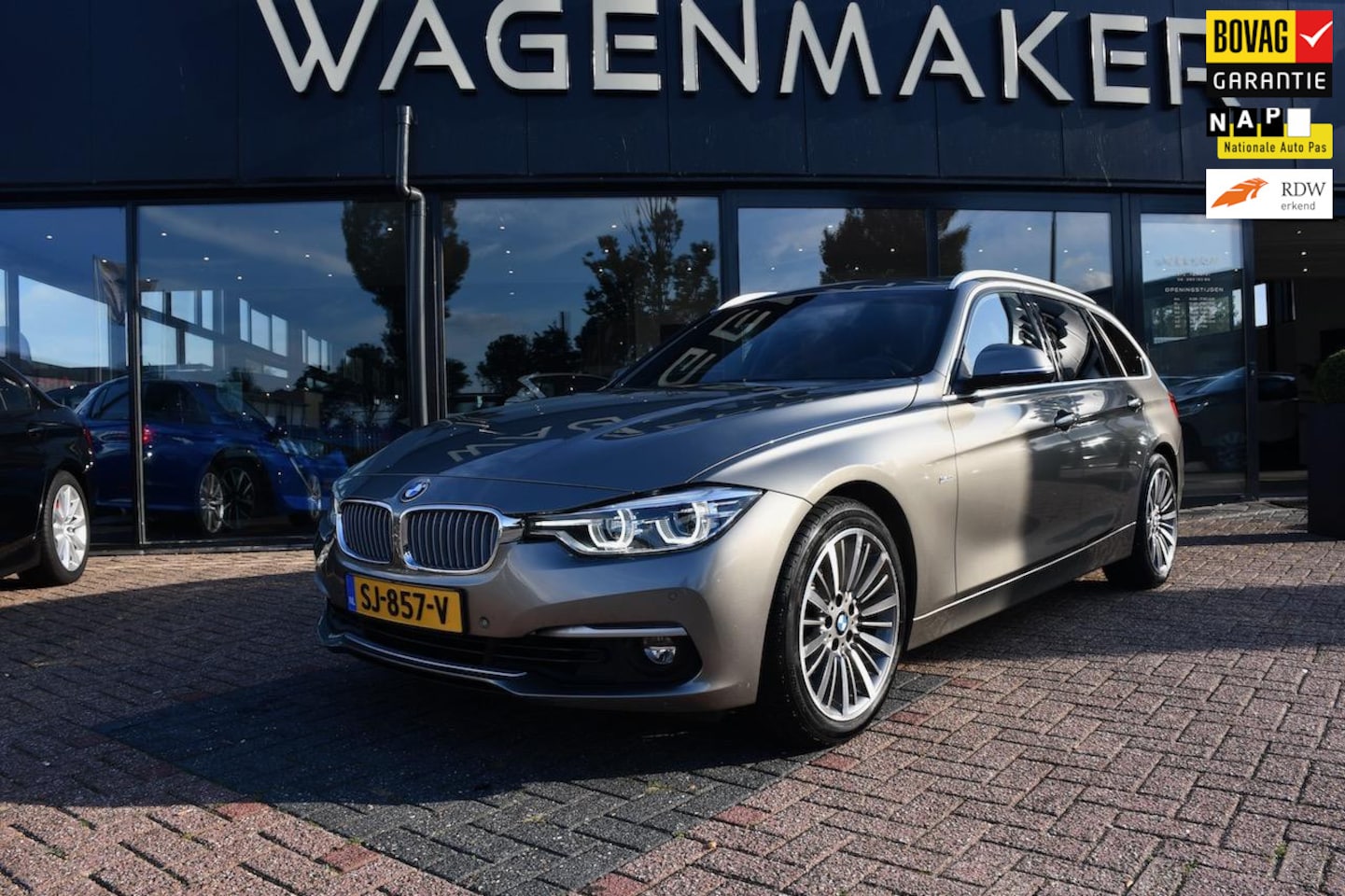 BMW 3-serie Touring - 320i Edition Luxury Line Purity Executive - AutoWereld.nl
