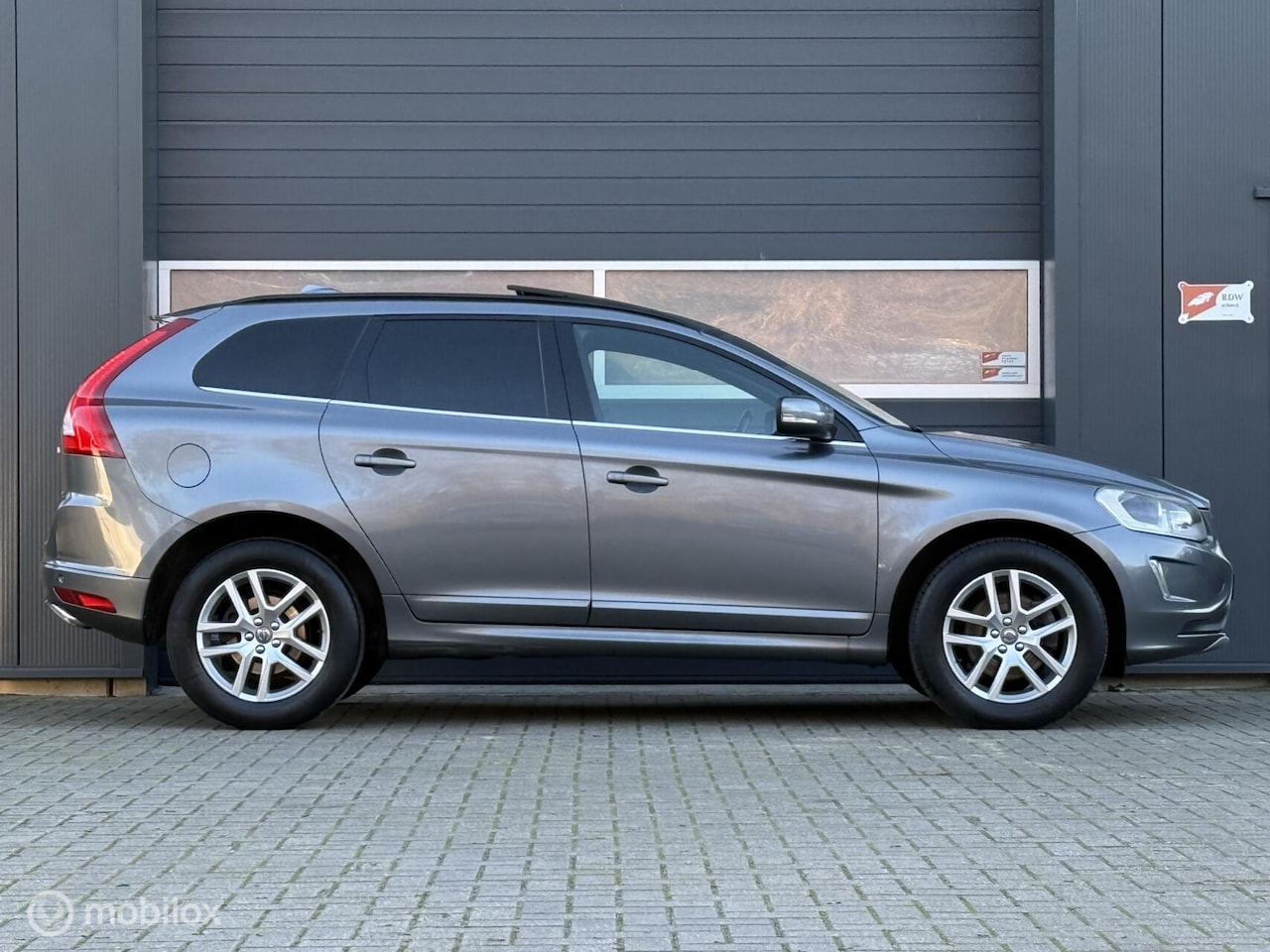 Volvo XC60 - 2.0 D4 FWD Summum Geartronic-8 /schuifdak/camera/dealer.o.h. - AutoWereld.nl