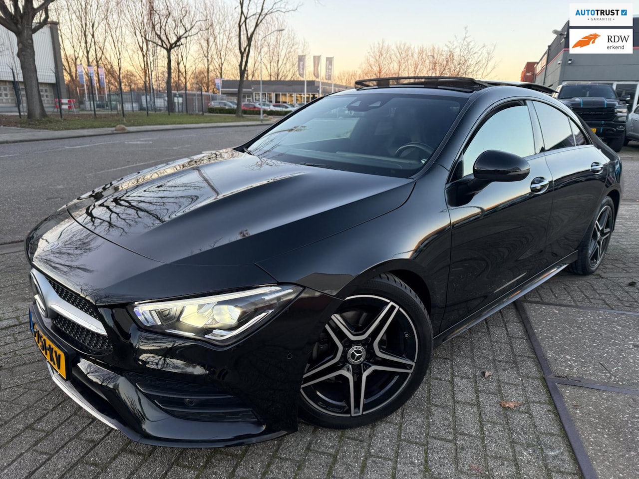 Mercedes-Benz CLA-Klasse - 180 AMG SPORT AUT PANO LEDER LED CARPLAY KEYLESS - AutoWereld.nl