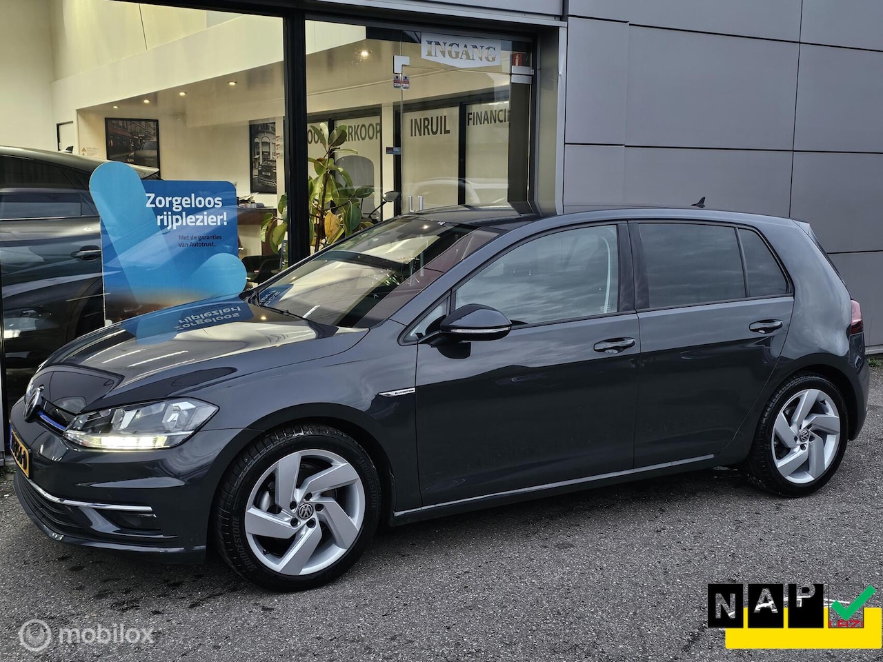 Volkswagen Golf - 1.5 TSI Highline Virtual cockpit/Apple carplay/PDC - AutoWereld.nl