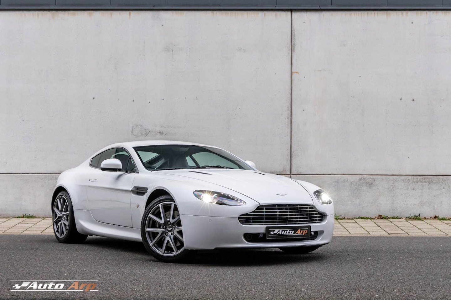 Aston Martin V8 Vantage - 4.7 V8 Sportshift 4.7 V8 Sportshift - AutoWereld.nl
